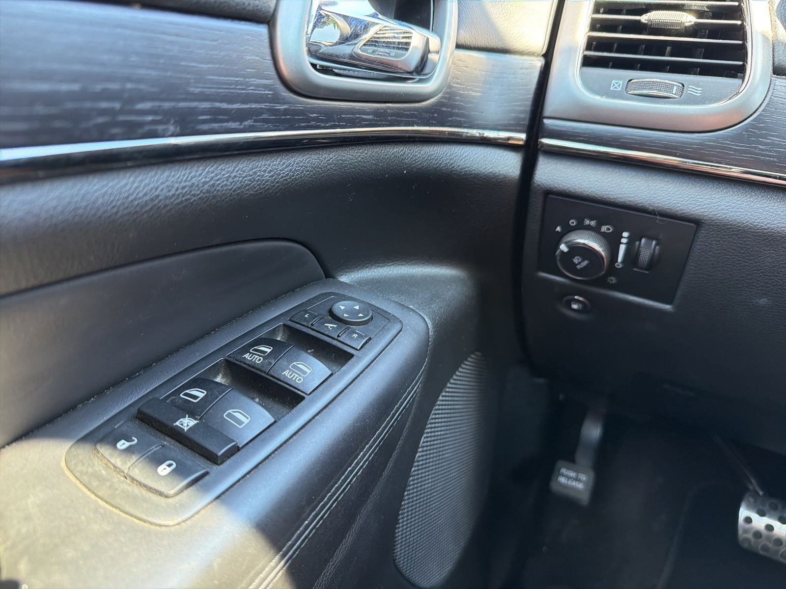 Used 2018 Red Jeep Overland image 21