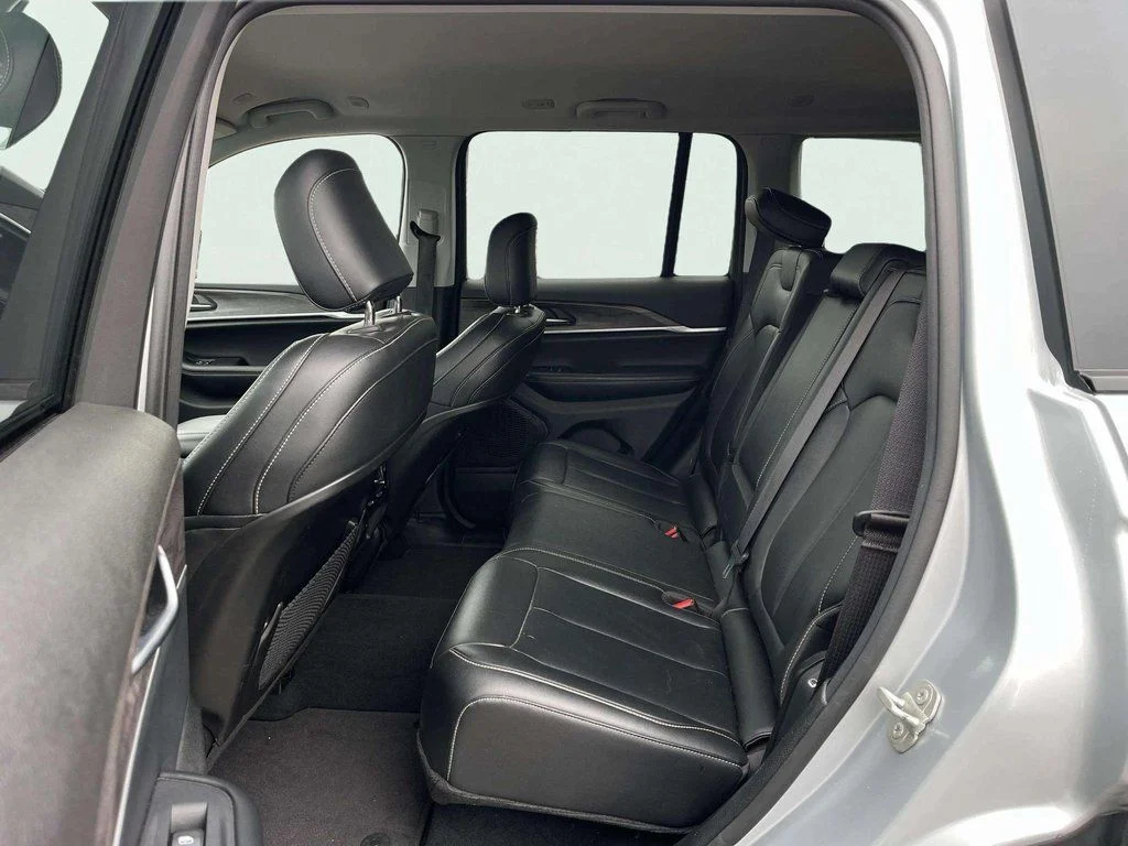 Used 2023 Silver Zynith Jeep Limited image 30