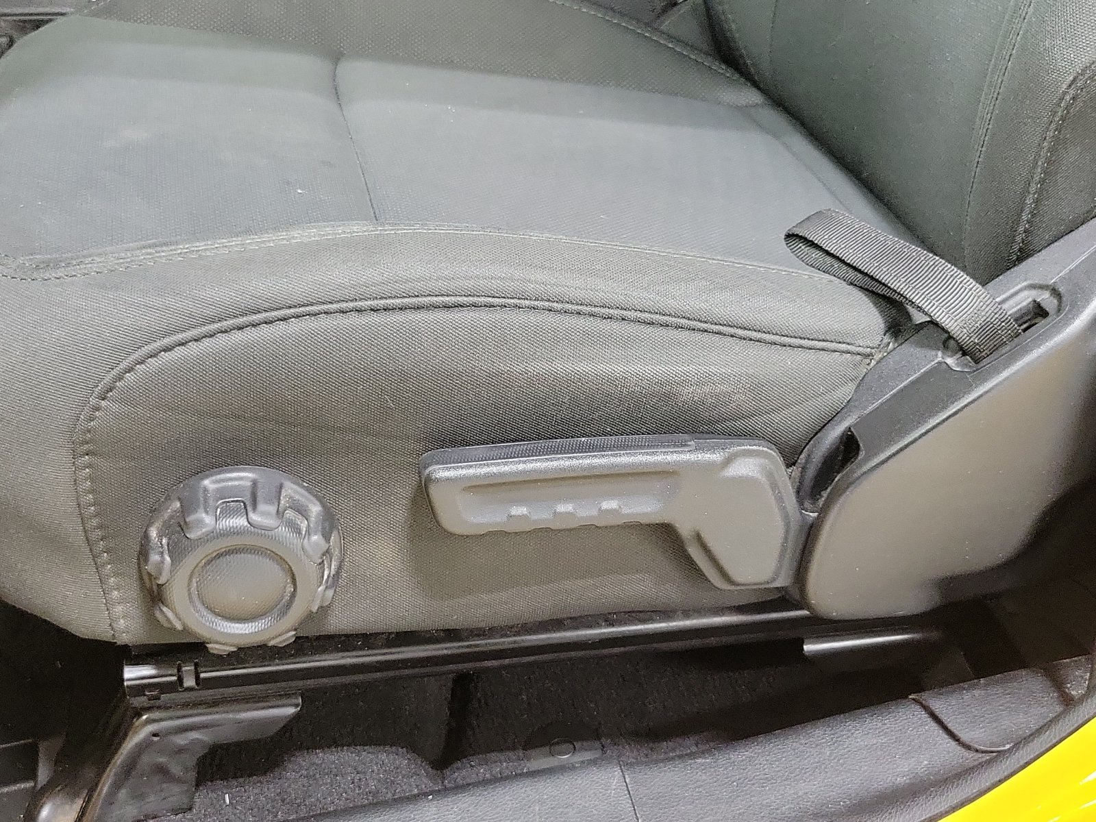 Used 2019 Yellow Jeep Unlimited Sport S image 9