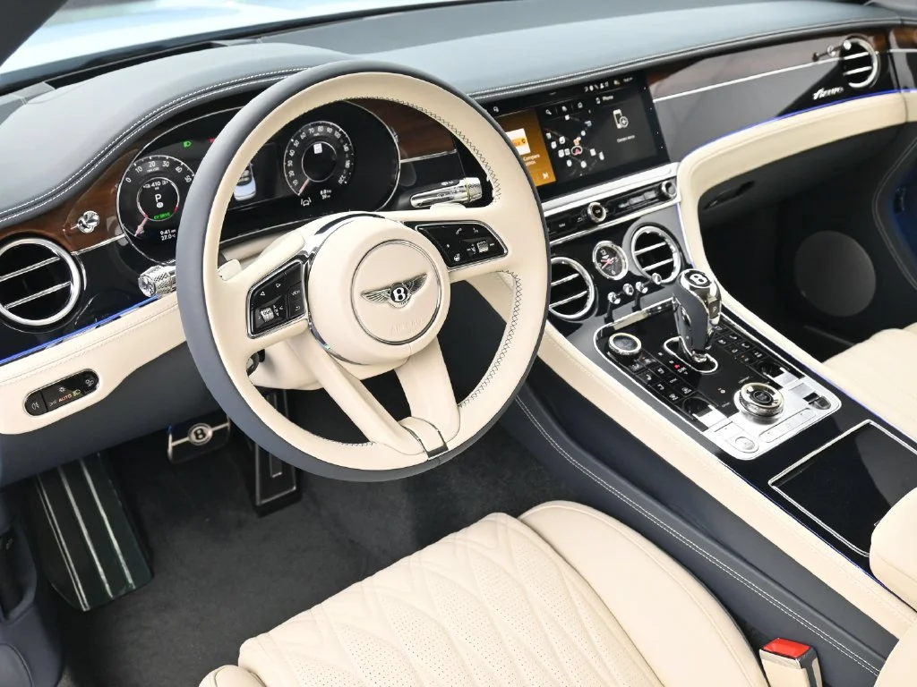 Used 2026  Bentley V8 image 7