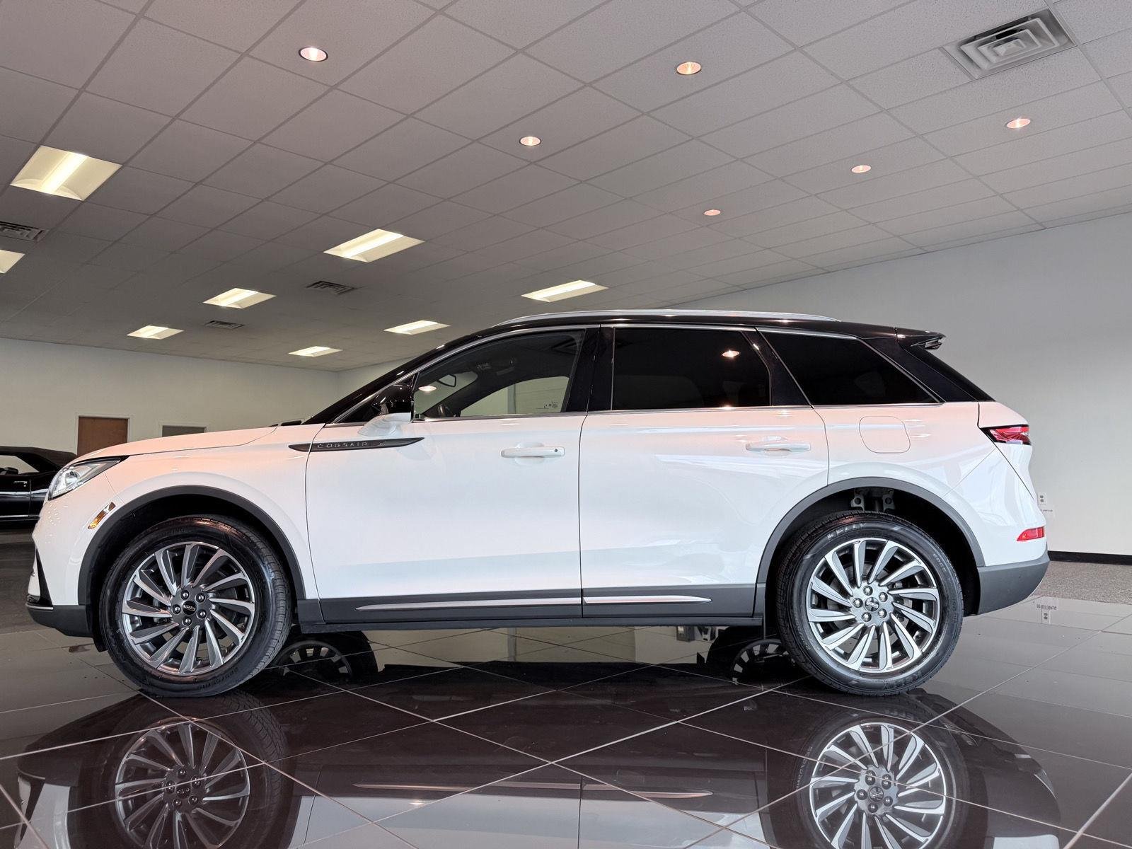 Used 2023 Pristine White Me Lincoln Reserve image 13