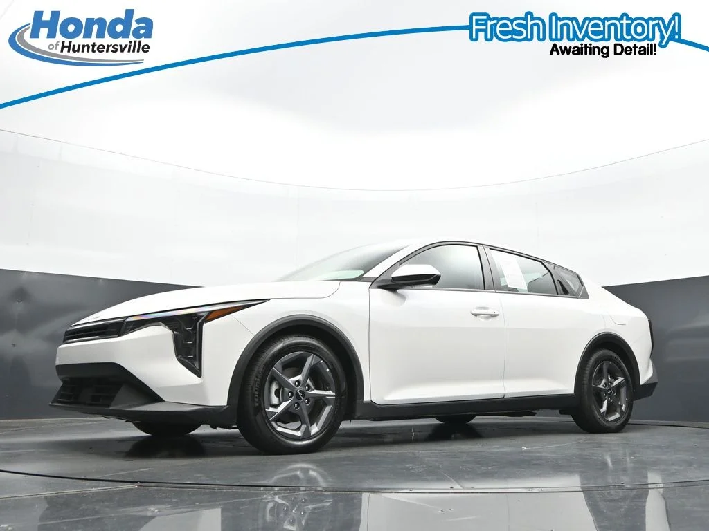 2025 Kia K4 LXS - Photo 28