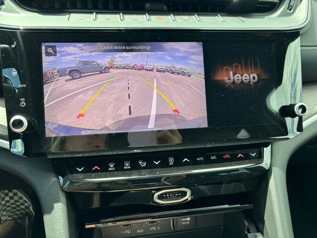 New 2026 Diamond Black Crystal Pearl-Coat Exterior Paint Jeep Limited image 28