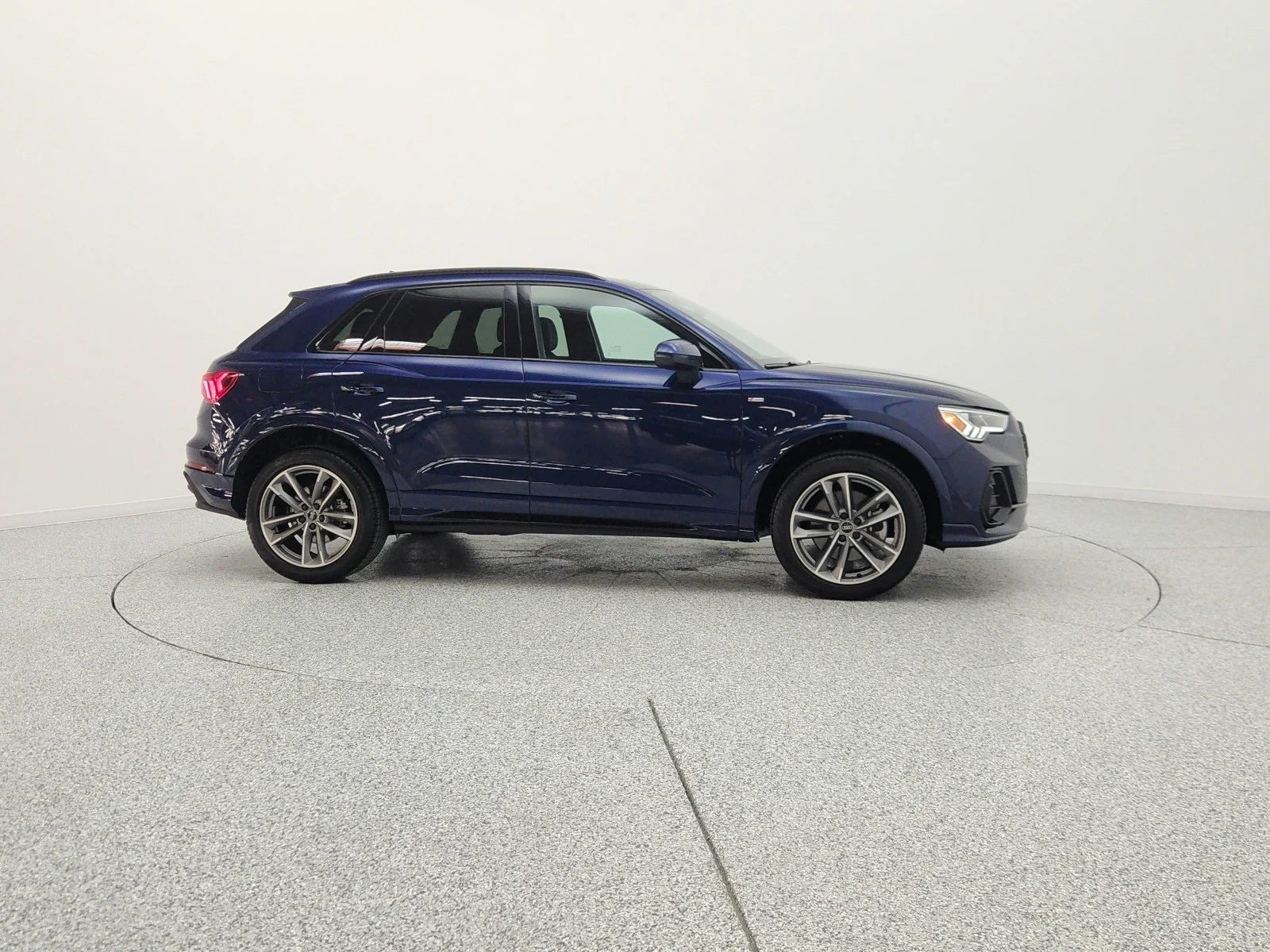Used 2025 Navarra Blue Metallic Audi S line Premium image 4