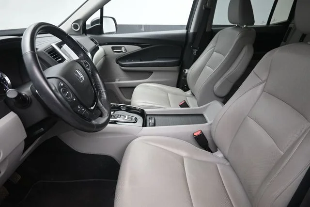 Used 2020 Obsidian Blue Pearl Honda RTL-E image 17