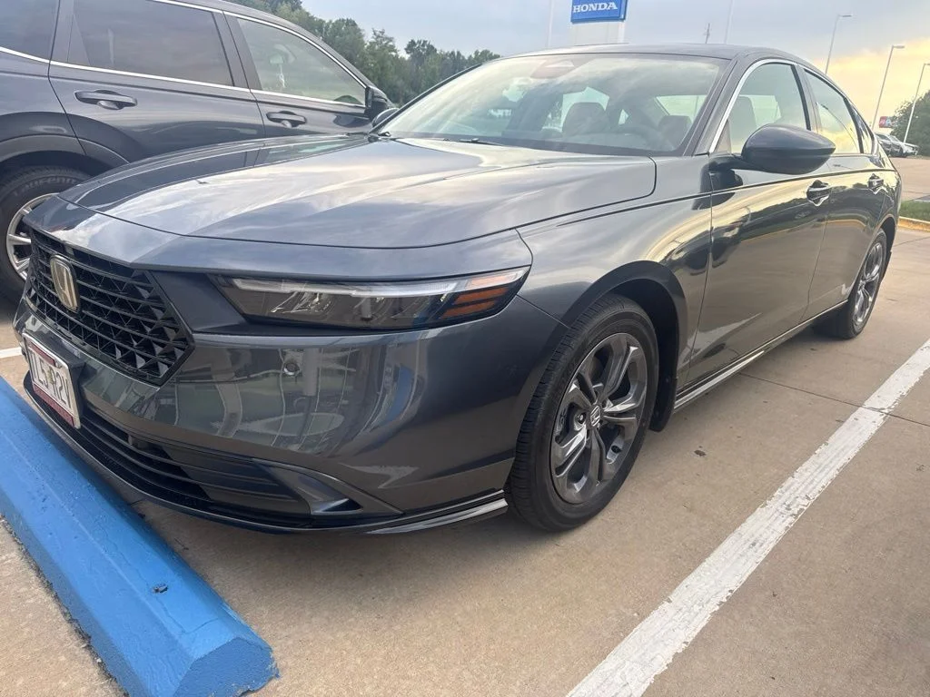 Used 2026  Honda EX-L image 3