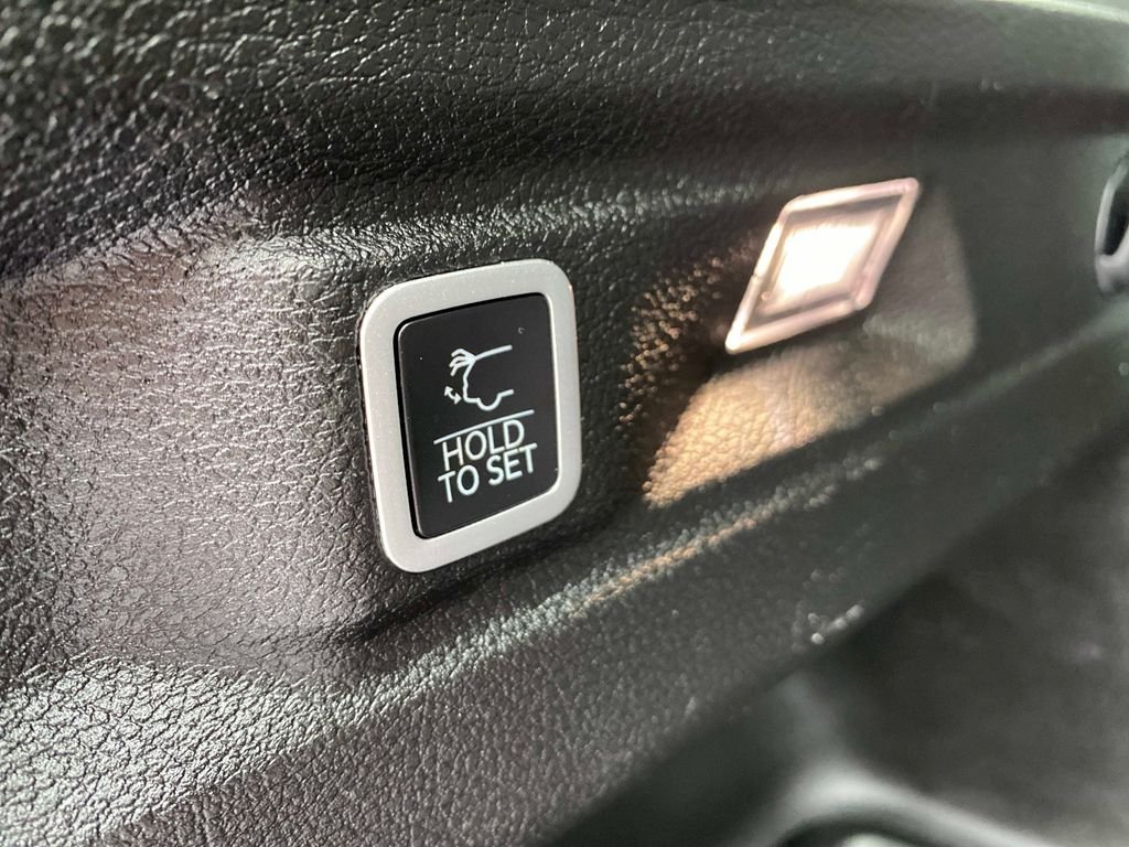 Used 2024 White Jeep Limited image 10