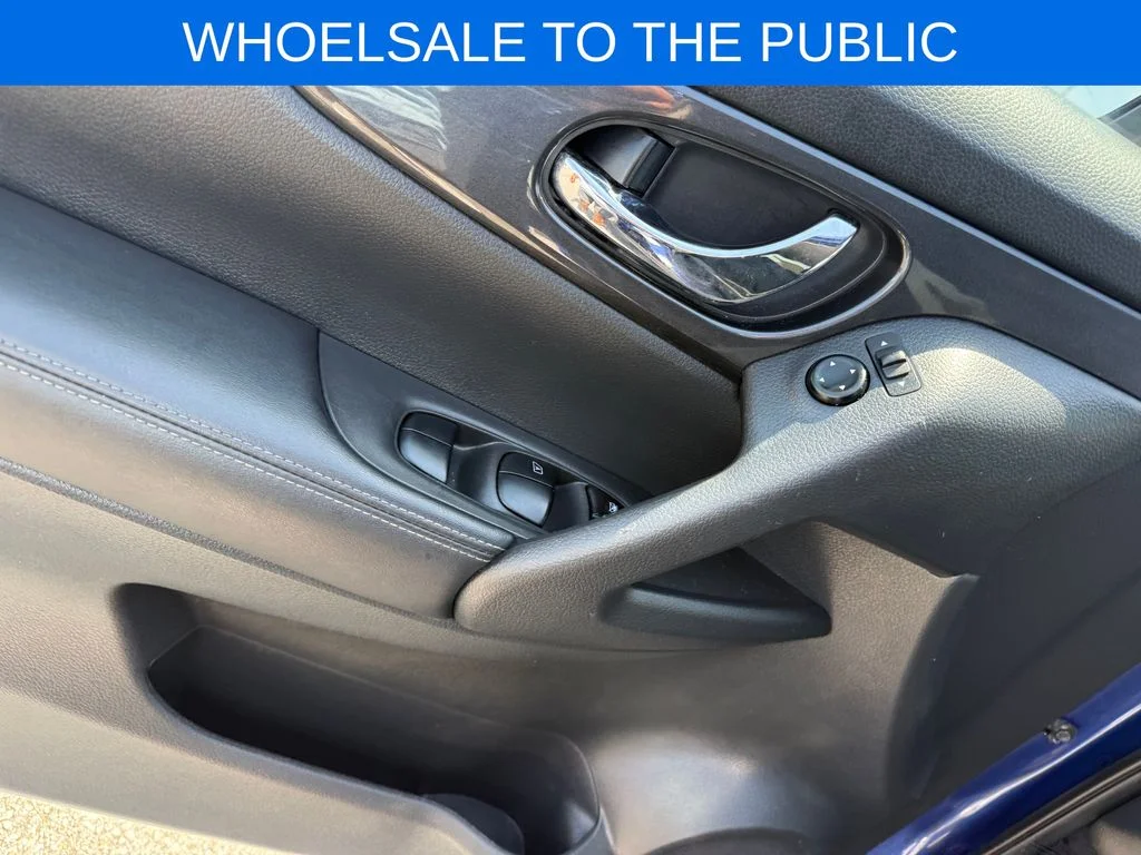 Used 2020 Blue Nissan SV image 6