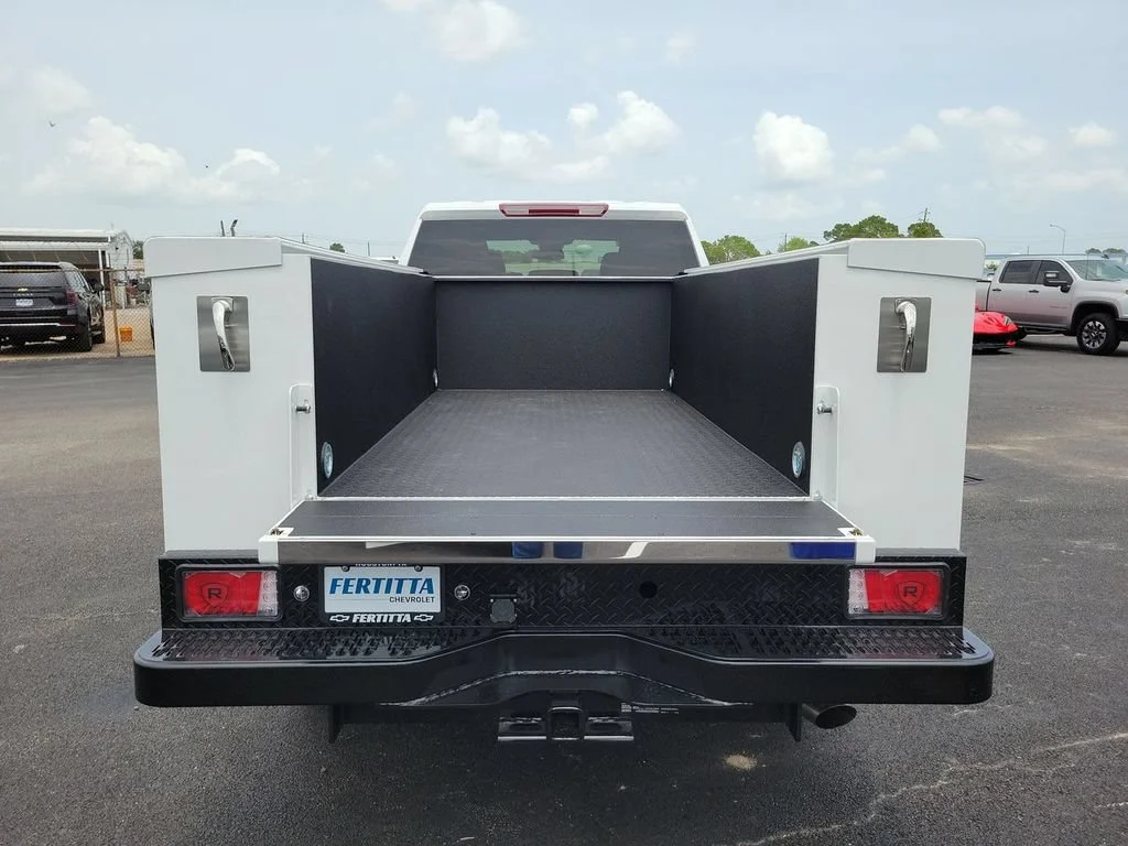 New 2026 Summit White Chevrolet WT image 13