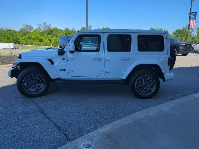 Used 2023 White Jeep High Altitude 4xe image 27