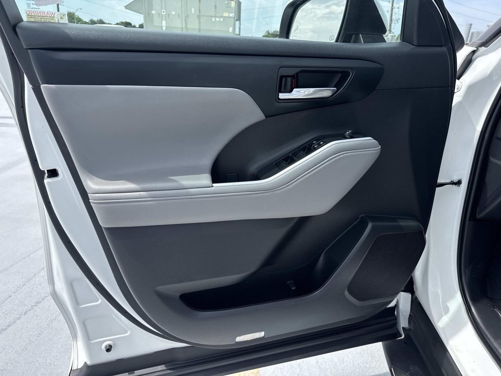 Used 2023 Wind Chill Pearl Toyota XLE image 19