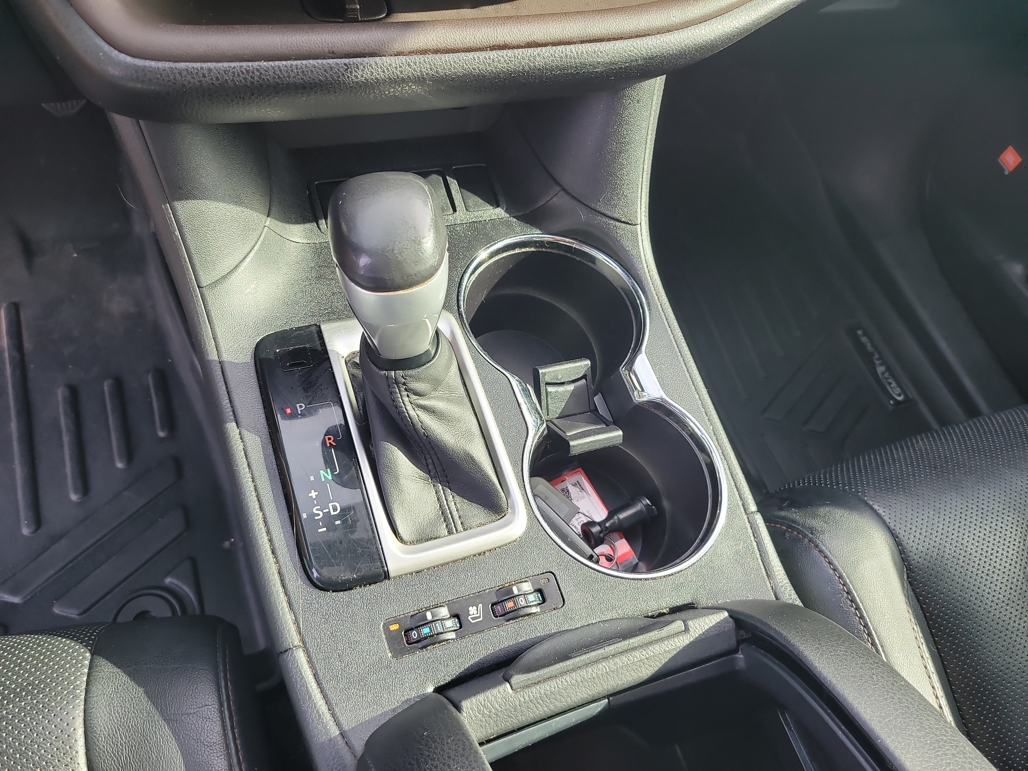 Used 2014 Blizzard Pearl Toyota Limited image 26