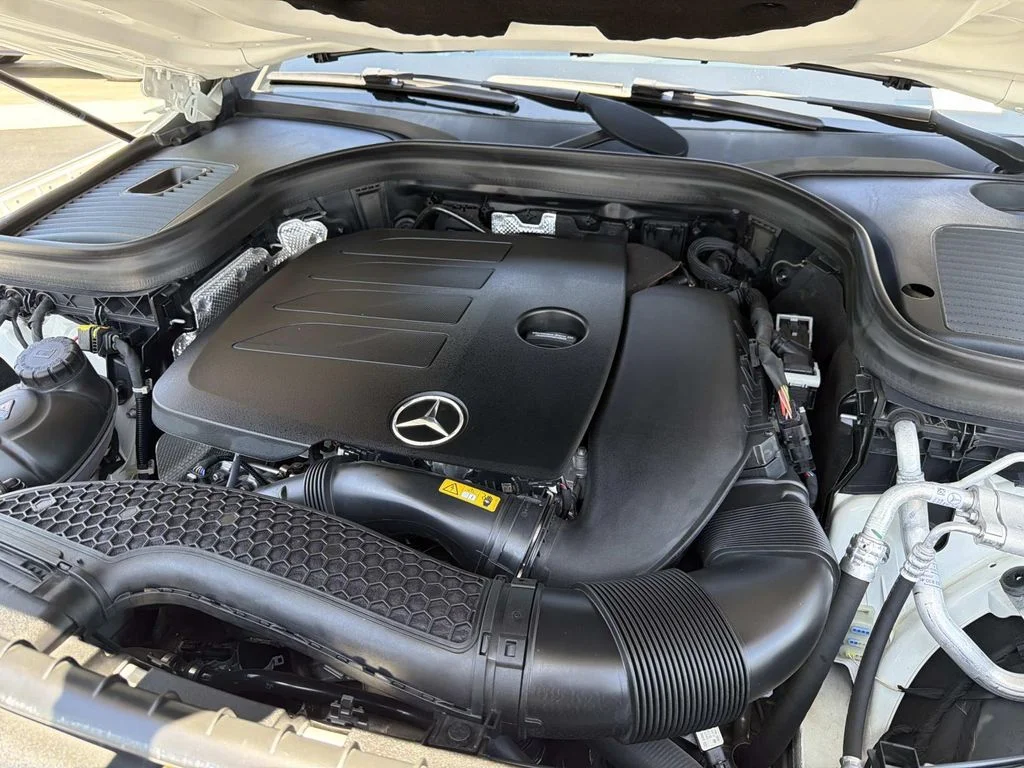 Used 2022 White Mercedes-Benz GLC 300 image 21