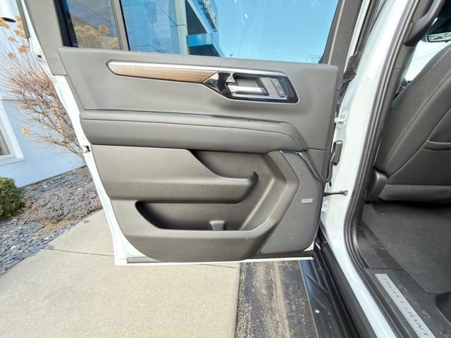 2026 Chevrolet Suburban High Country - Photo 23