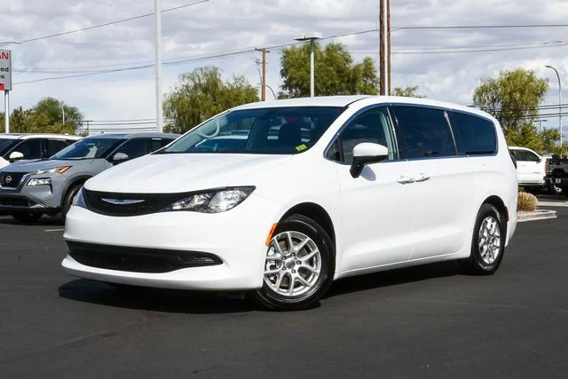 2023 Chrysler Voyager LX