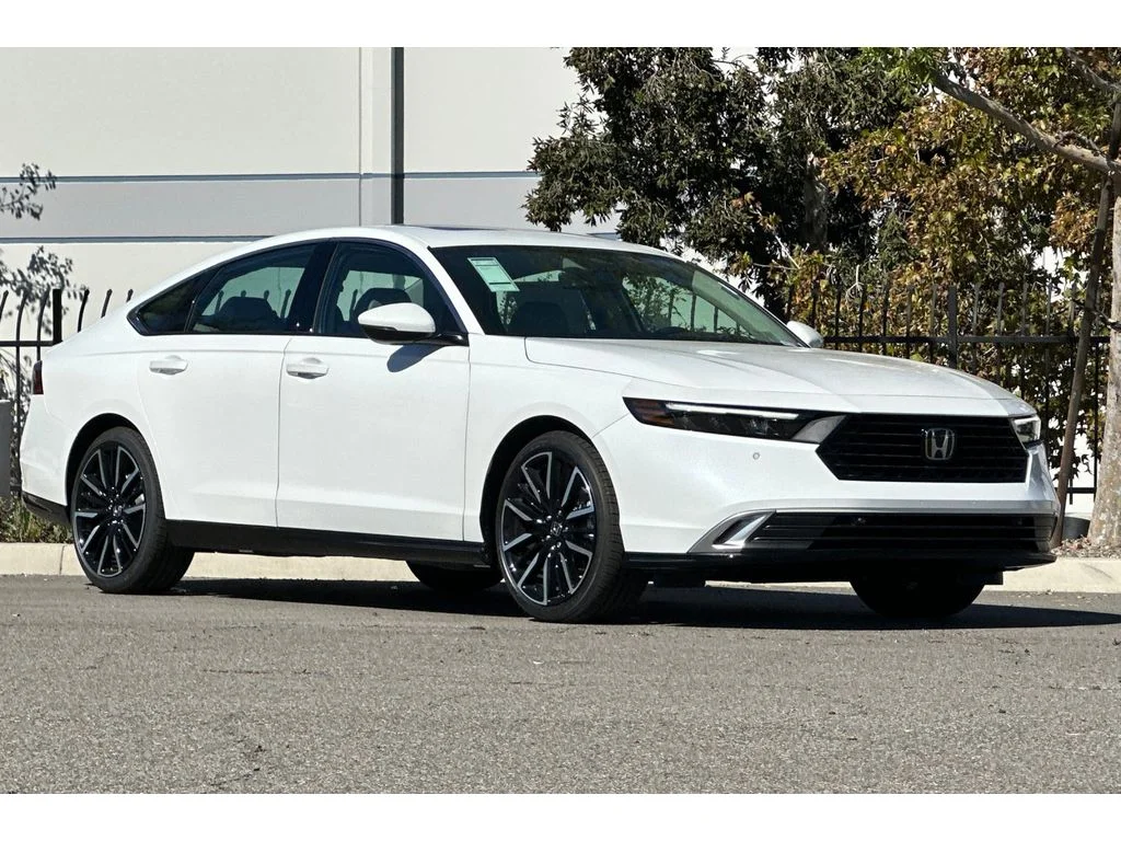 New 2026 Platinum White Pearl Honda Touring image 2