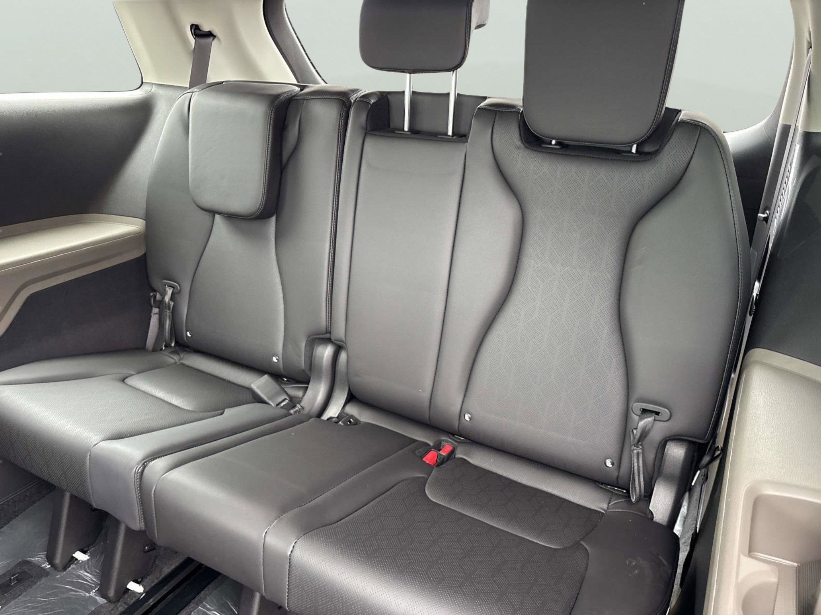 New 2026 Snow White Pearl Kia LXS image 18