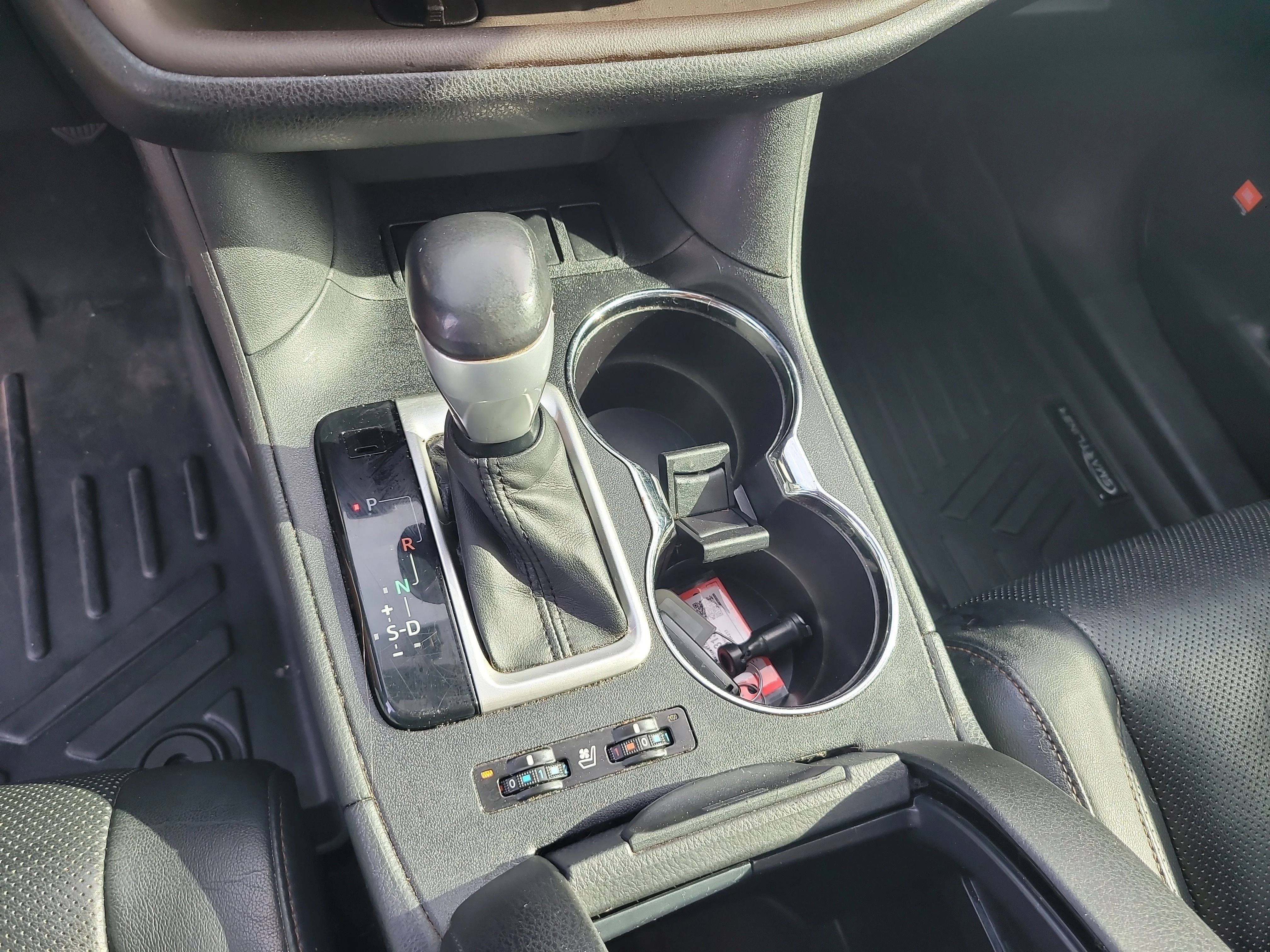 Used 2014 Blizzard Pearl Toyota Limited image 26