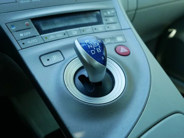 Used 2013 Pearl Toyota Three image 27