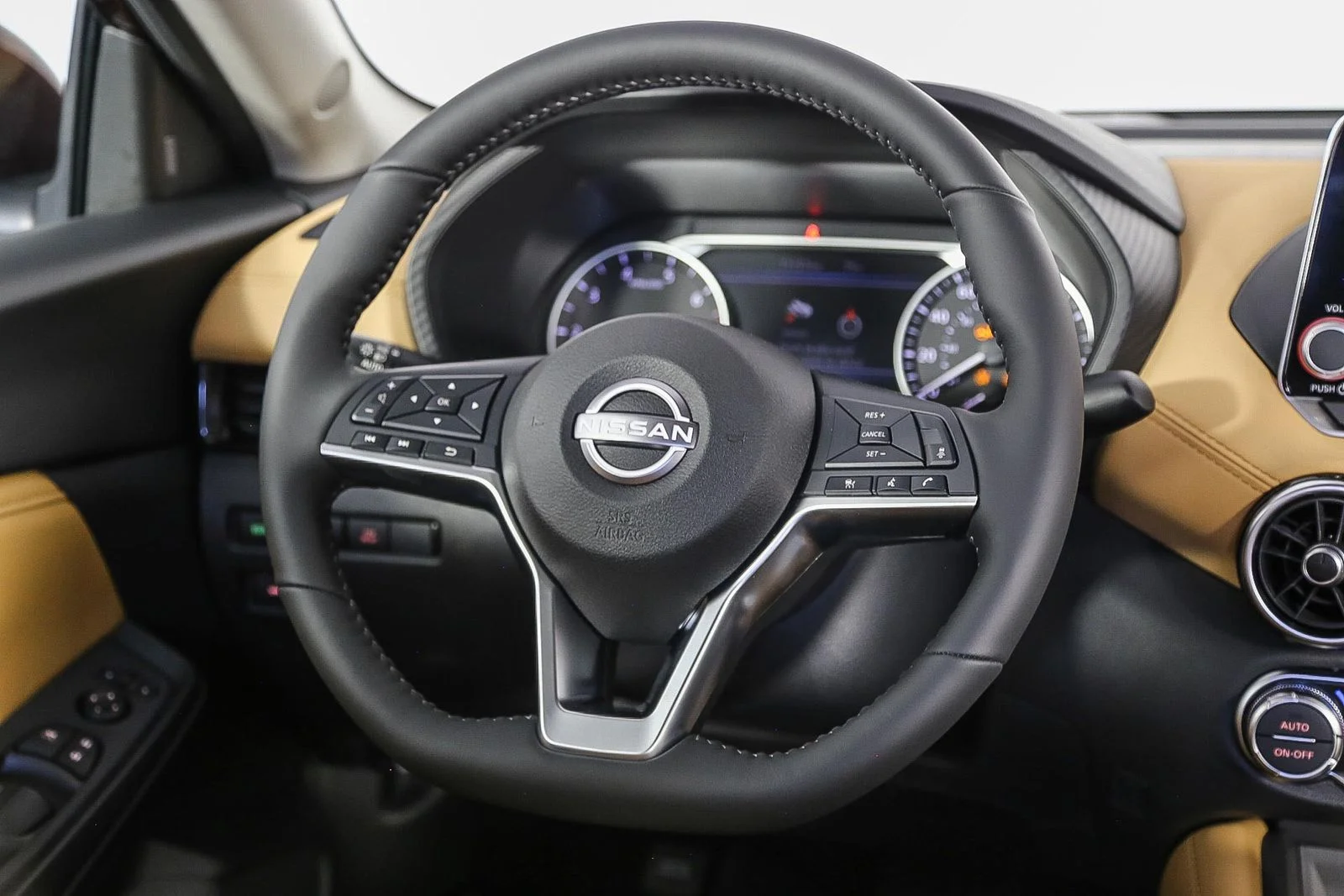 2025 Nissan Sentra SV - Photo 16