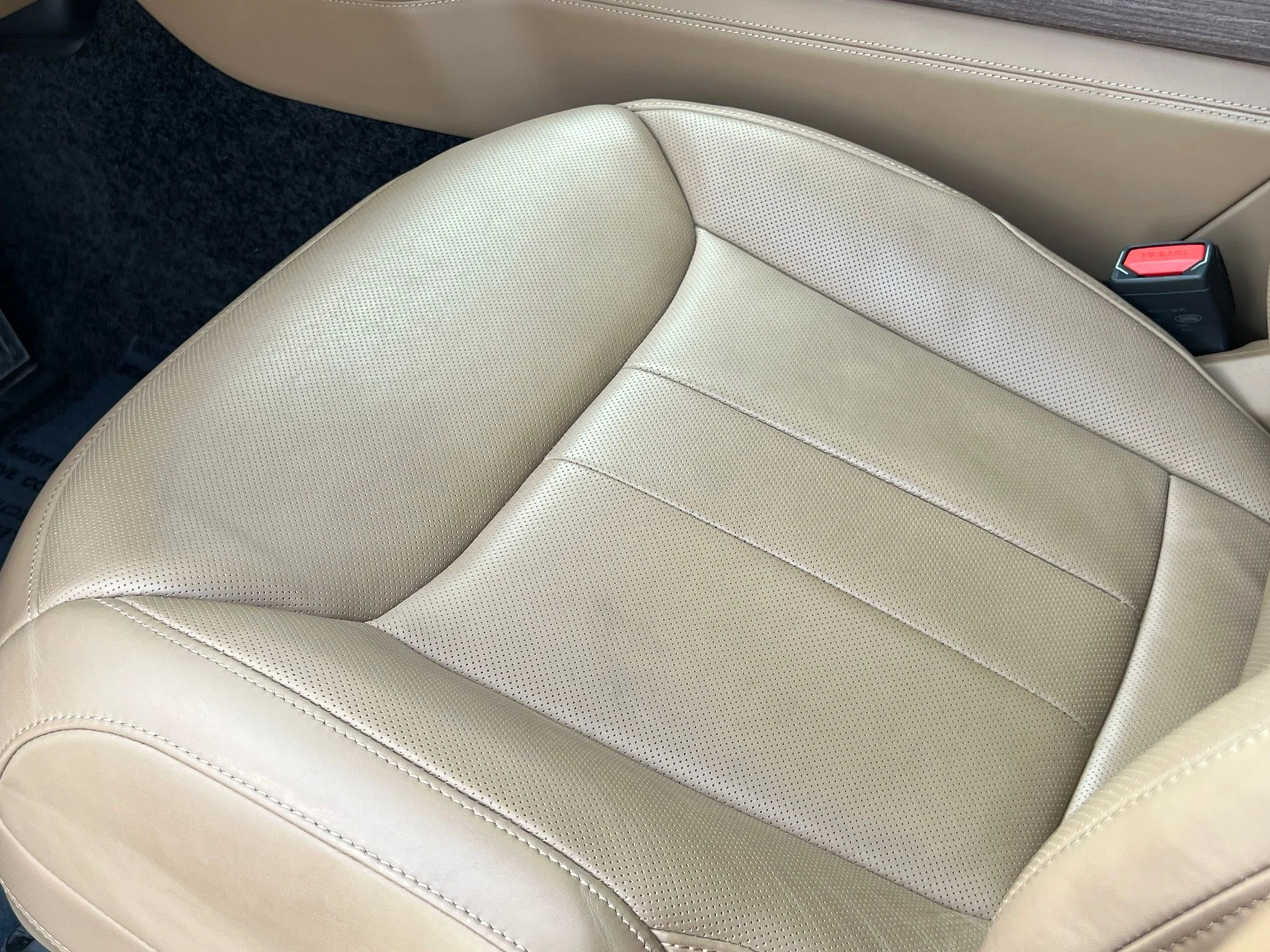 Used 2025  Land Rover Autobiography image 46