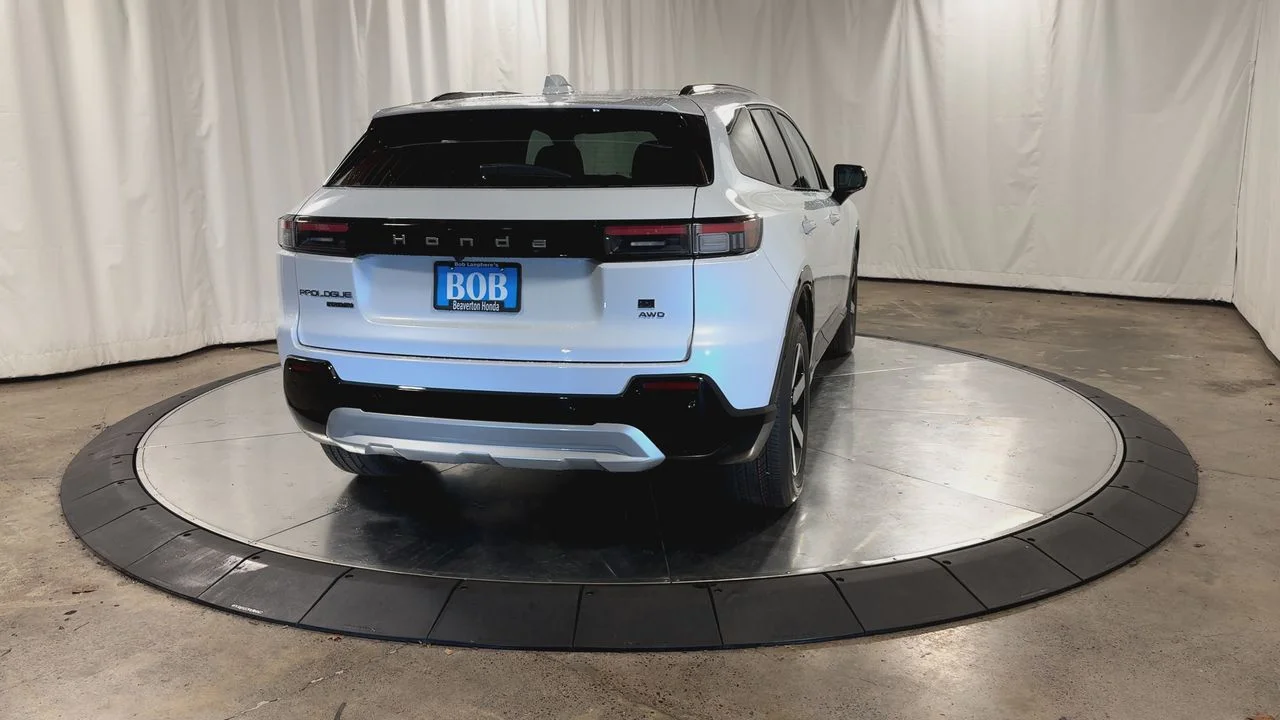 New 2026 Frostline White Pearl Honda Touring image 8