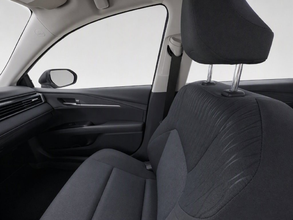 Used 2025 White Toyota LE image 18
