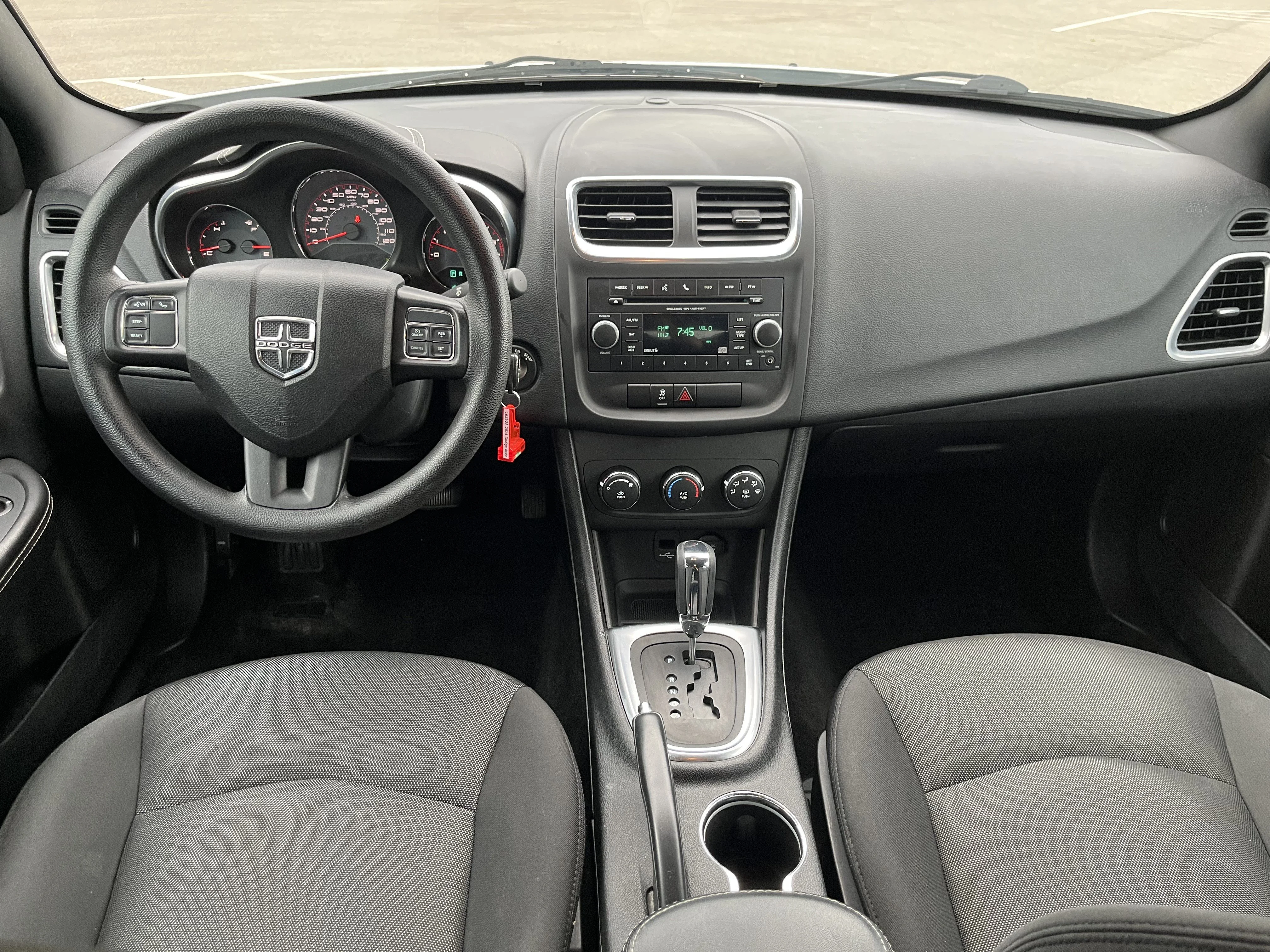 Used 2014 Bright White Clearcoat Dodge SE image 10