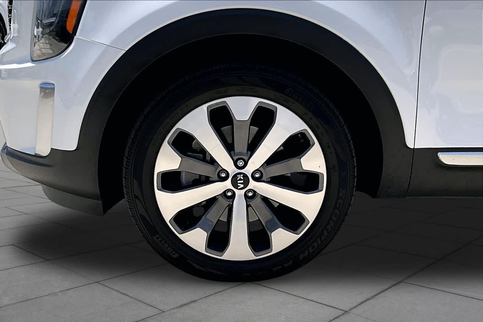 Used 2020 Snow White Pearl Kia S image 10