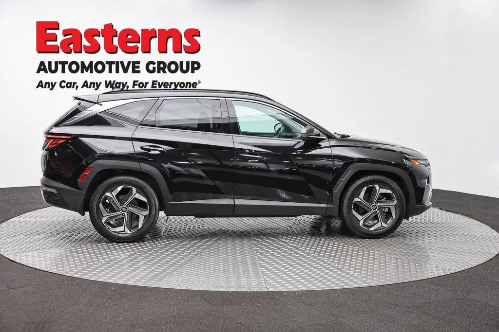 Used 2022 Black Hyundai Limited image 4