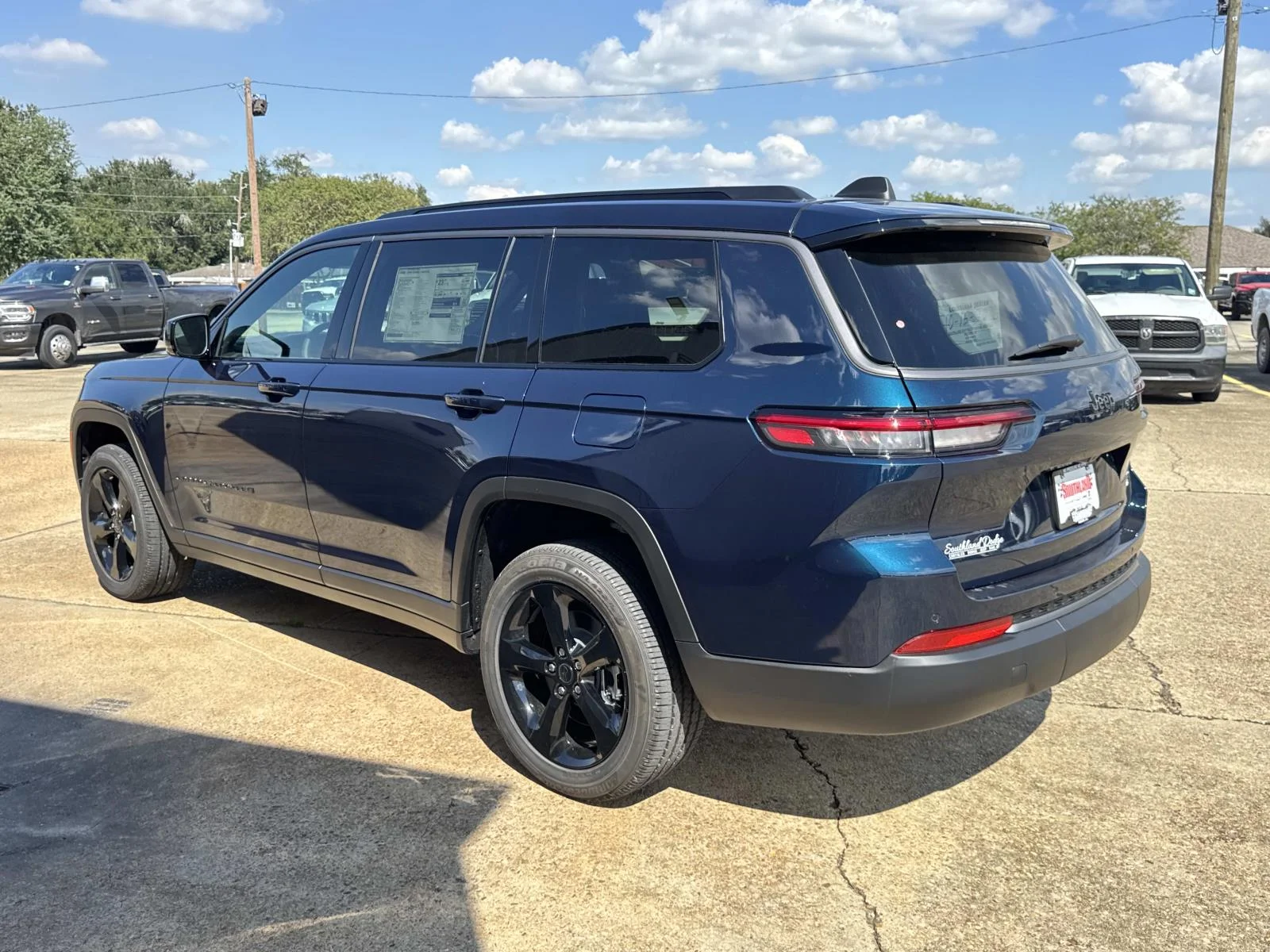 New 2027 Fathom Blue Pearl-Coat Paint Jeep Limited image 4