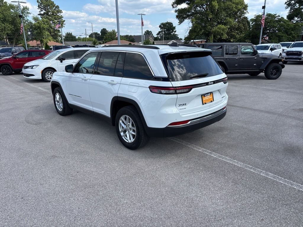 Used 2025 White Jeep Laredo X image 3