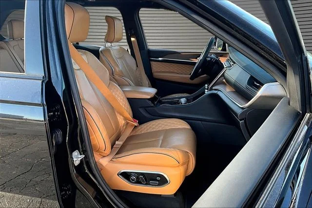 Used 2022 Black Jeep Summit image 28