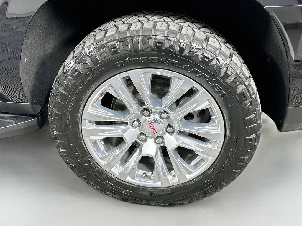 Used 2023 Onyx Black GMC Denali image 33