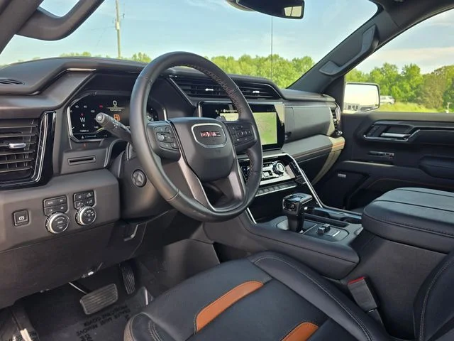 Used 2025 White GMC AT4 image 24