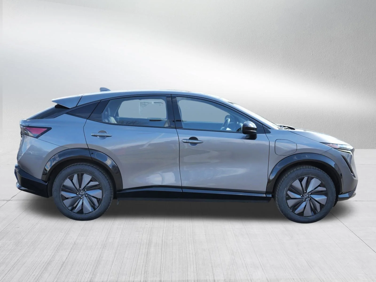 Used 2023 Gun Metallic Nissan ENGAGE image 8