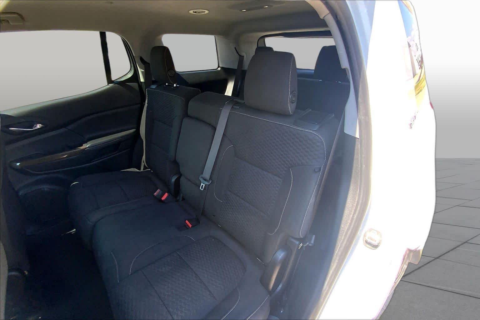 Used 2019 Summit White GMC SLE image 21