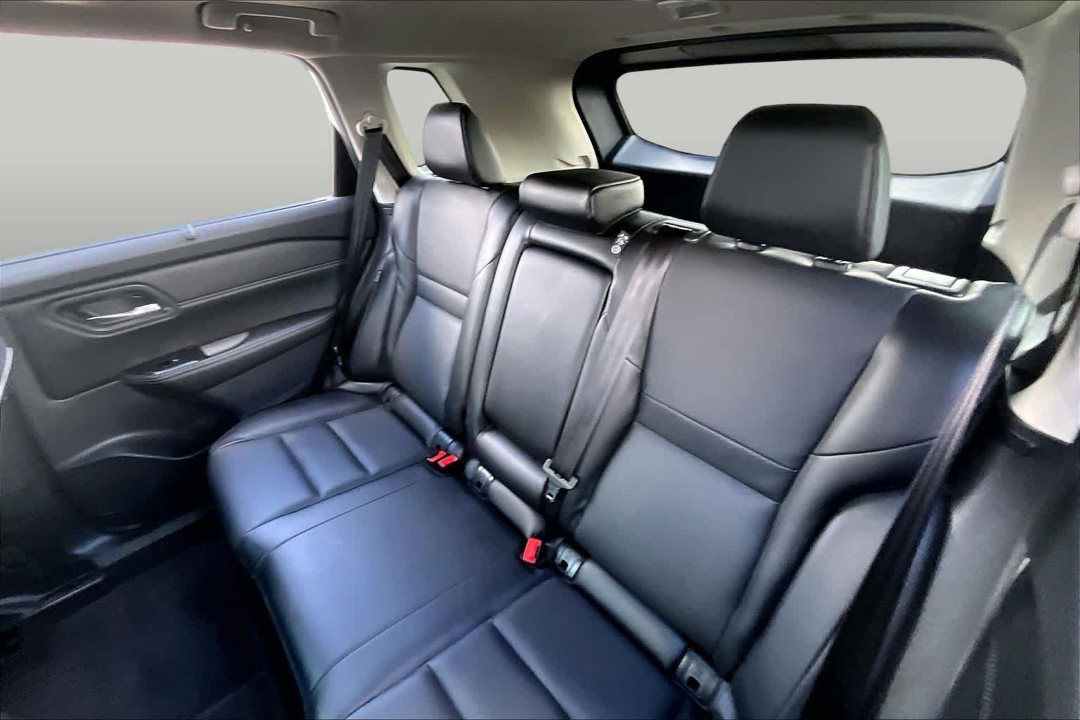 Used 2024 Everest White Pearl Nissan SV image 18