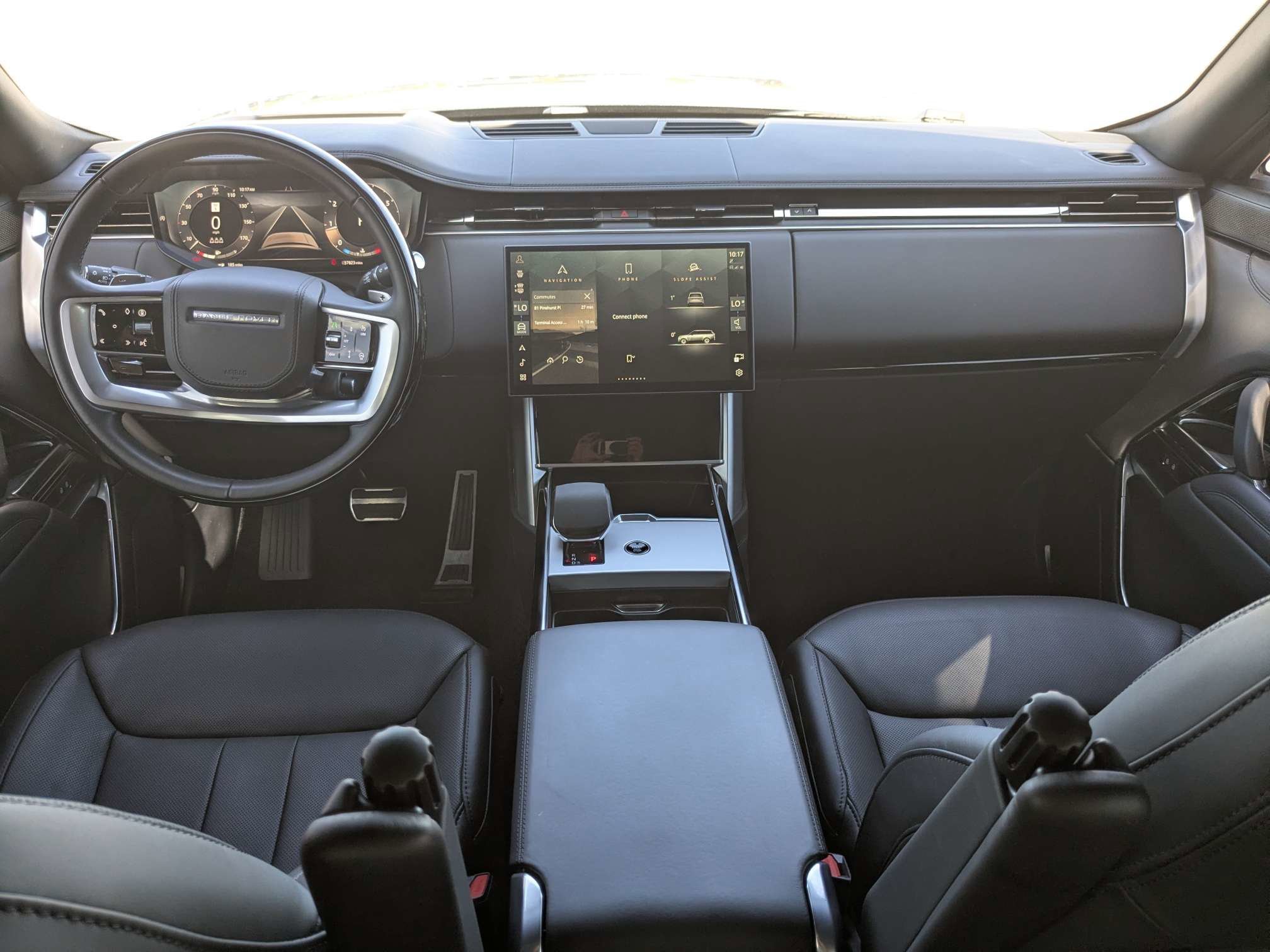 Used 2025 Santorini Black Metallic Land Rover SE image 19