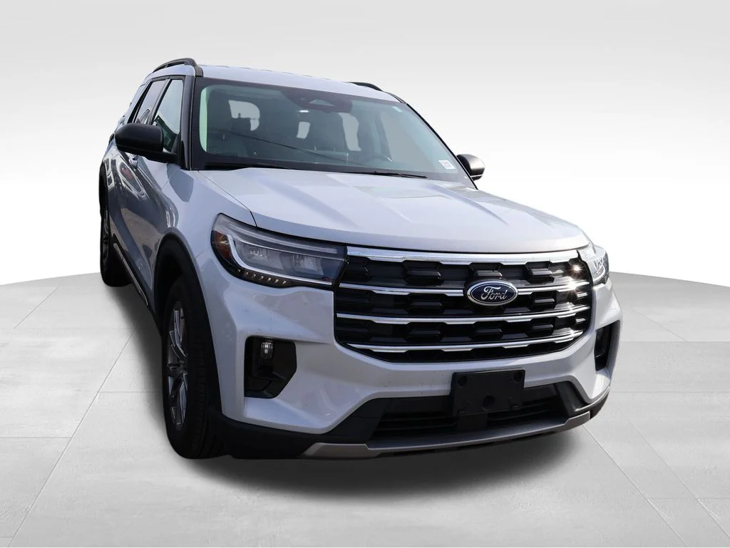 Used 2025 White Metallic Ford Active image 11