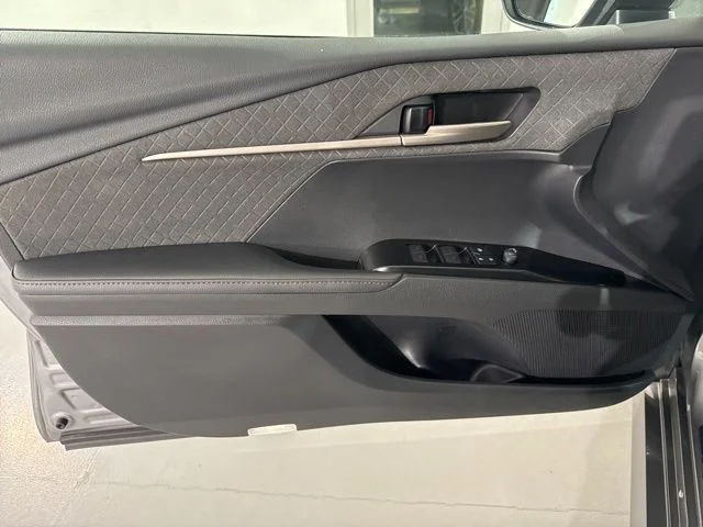 Used 2025  Toyota XLE image 19