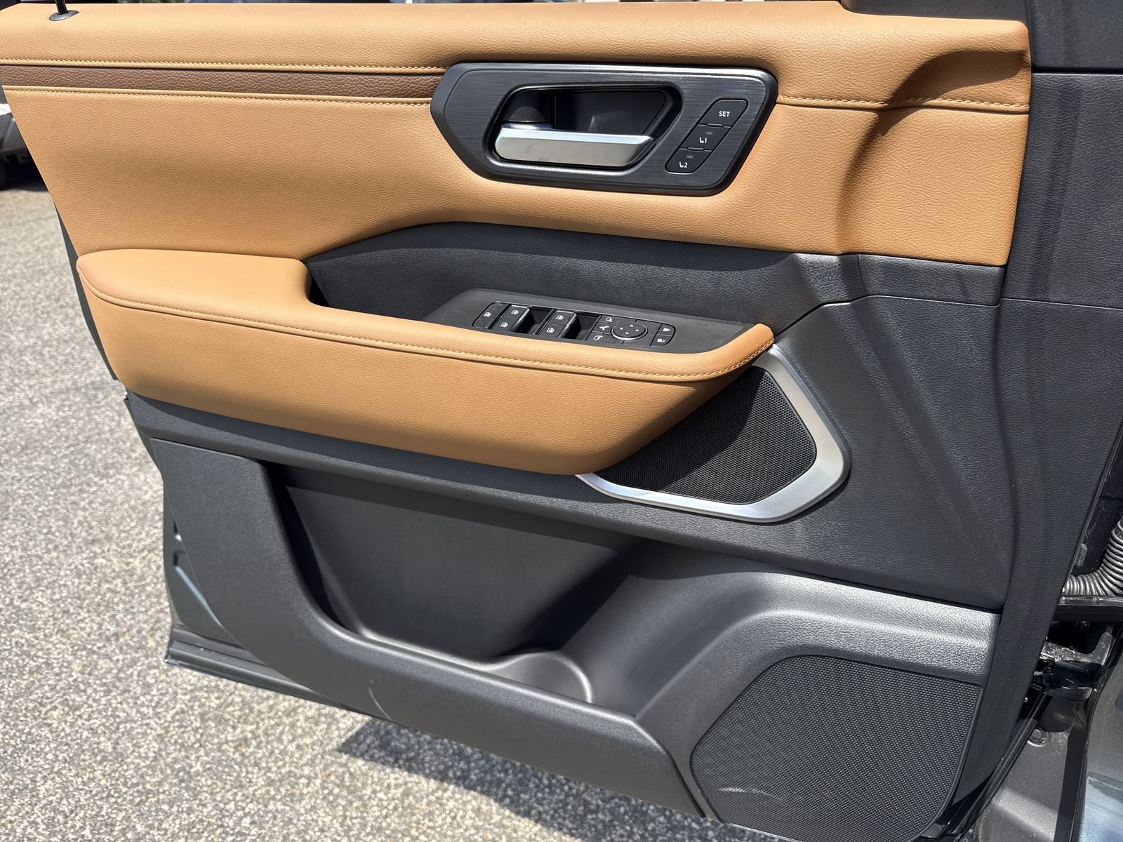 New 2026 White Nissan Platinum Reserve image 17