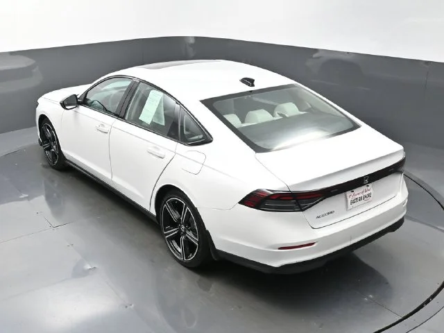 Used 2026 White Honda SE image 41
