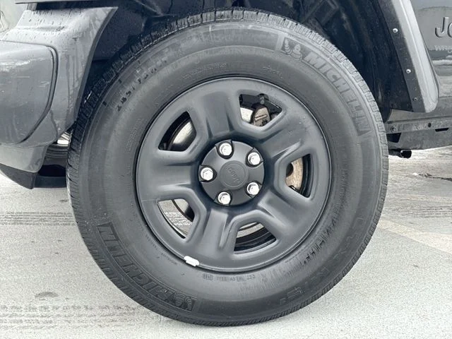 Used 2022 Black Jeep Unlimited Sport image 10