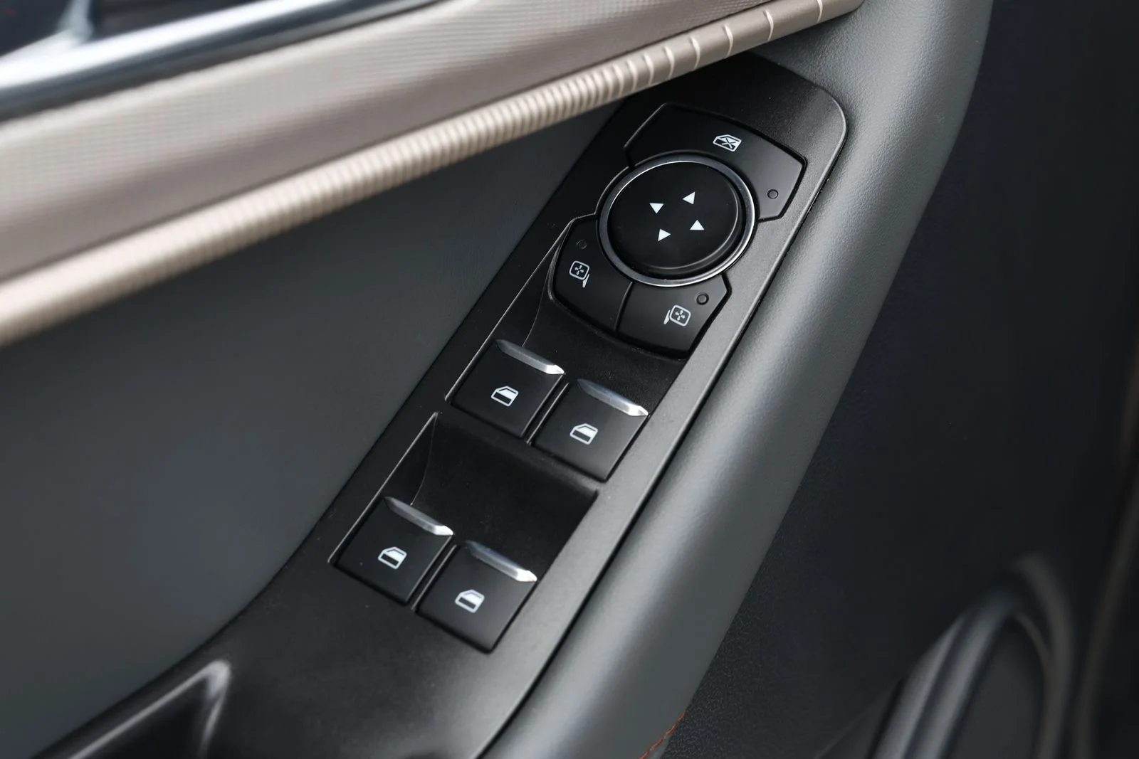 Used 2025 White Ford Active image 27