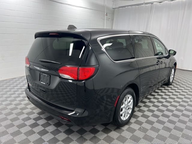 Used 2023 Black Chrysler LX image 5