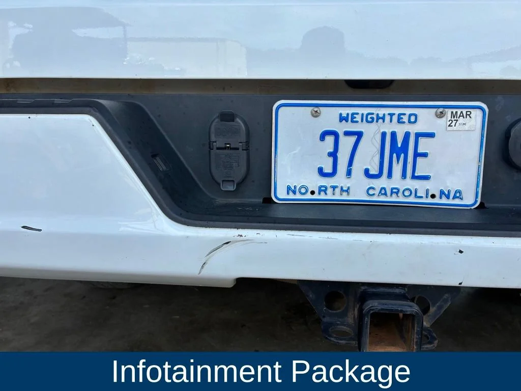 Used 2022 Summit White Chevrolet Custom image 6