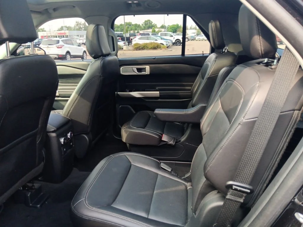 Used 2022 Black Metallic Ford Limited image 25