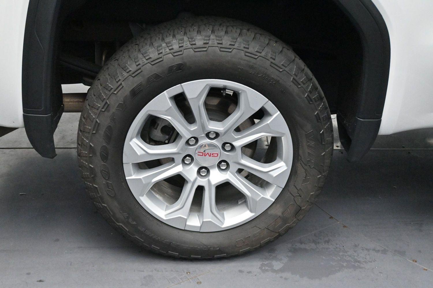 Used 2023 Summit White GMC SLT image 36