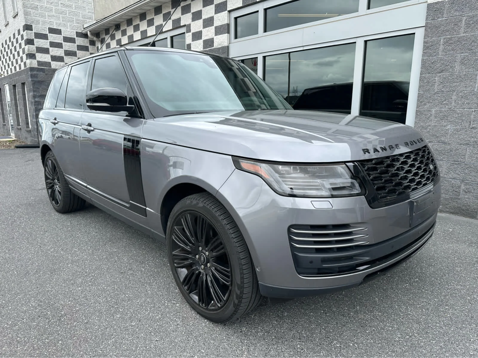Used 2021 Eiger Grey Metallic Land Rover Westminster image 2